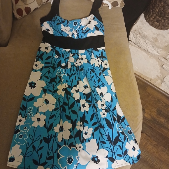 Stylish Spring Set - Picture 3 of 3